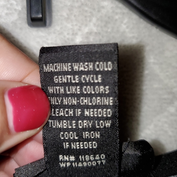 Lane Bryant 18/20 red/black/white 3/4- sleeve top - Picture 7 of 7